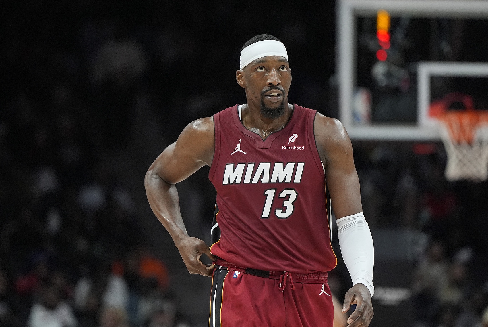 存在感不强！阿德巴约10中4&三分3中1拿到11分 先发正负值最低